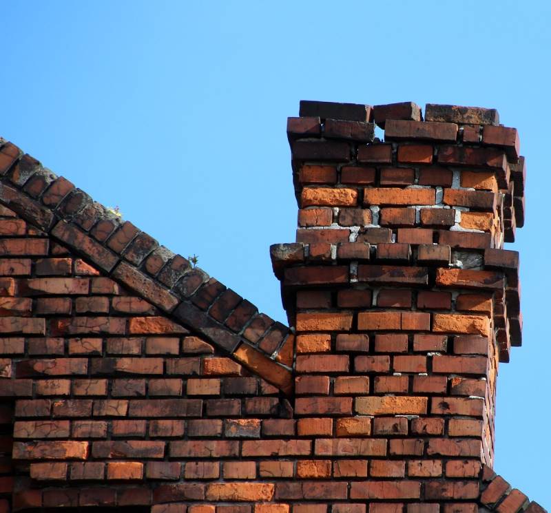 Signs Your Upper Marlboro Home Needs a Chimney Inspection Damaged chimney on an Upper Marlboro home showing cracks and missing mortar